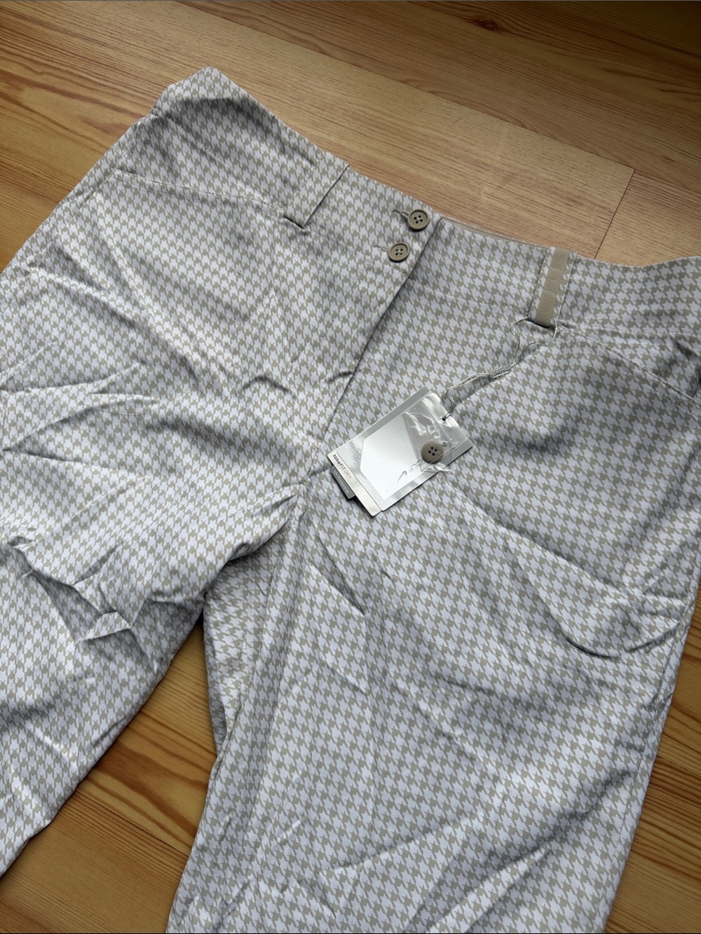 Nike woman’s golf Gray Houndstooth Knee-Length Shorts 14 new - Picture 2 of 6